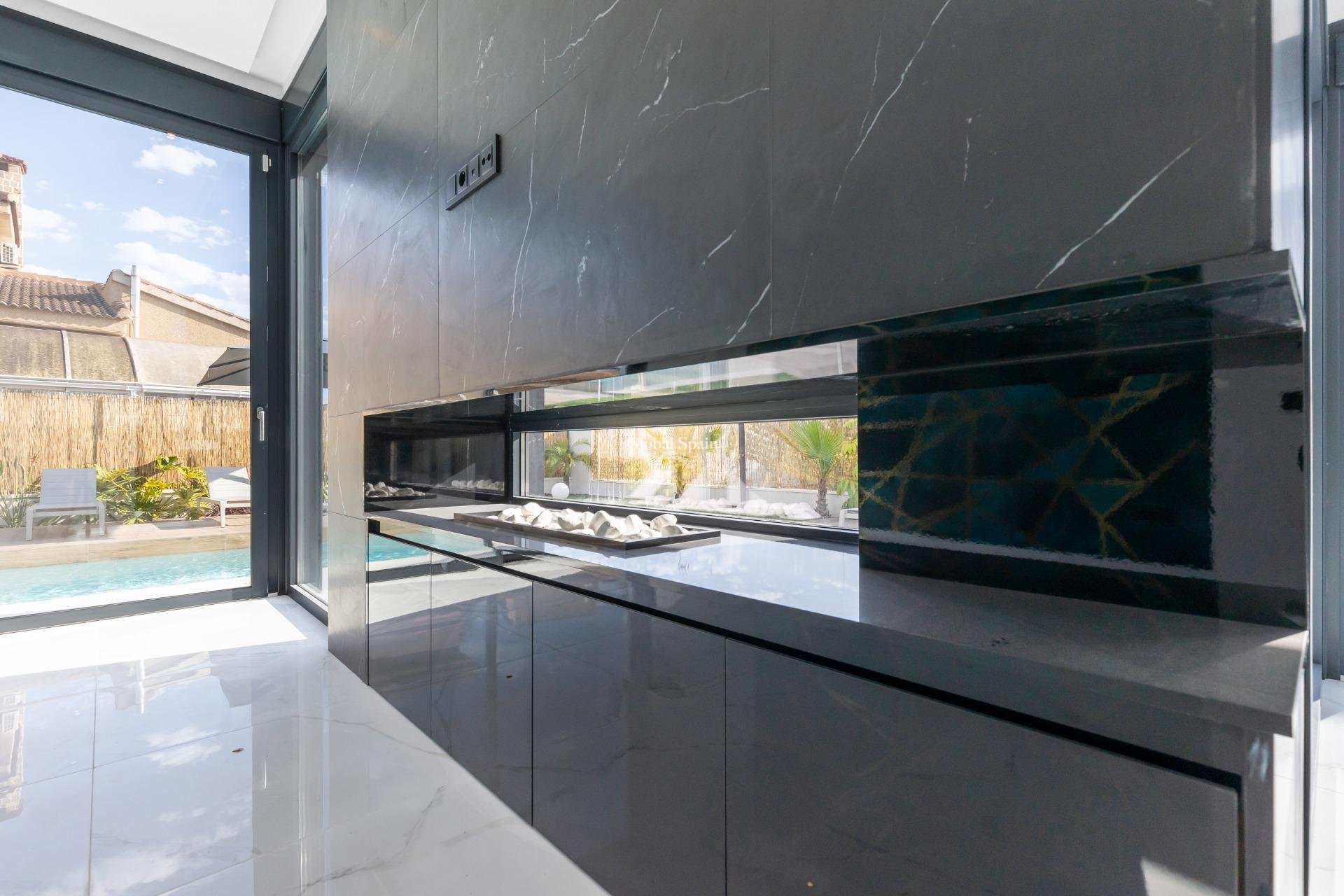 Wederverkoop - VILLA -
TORREVIEJA - Torreta Florida