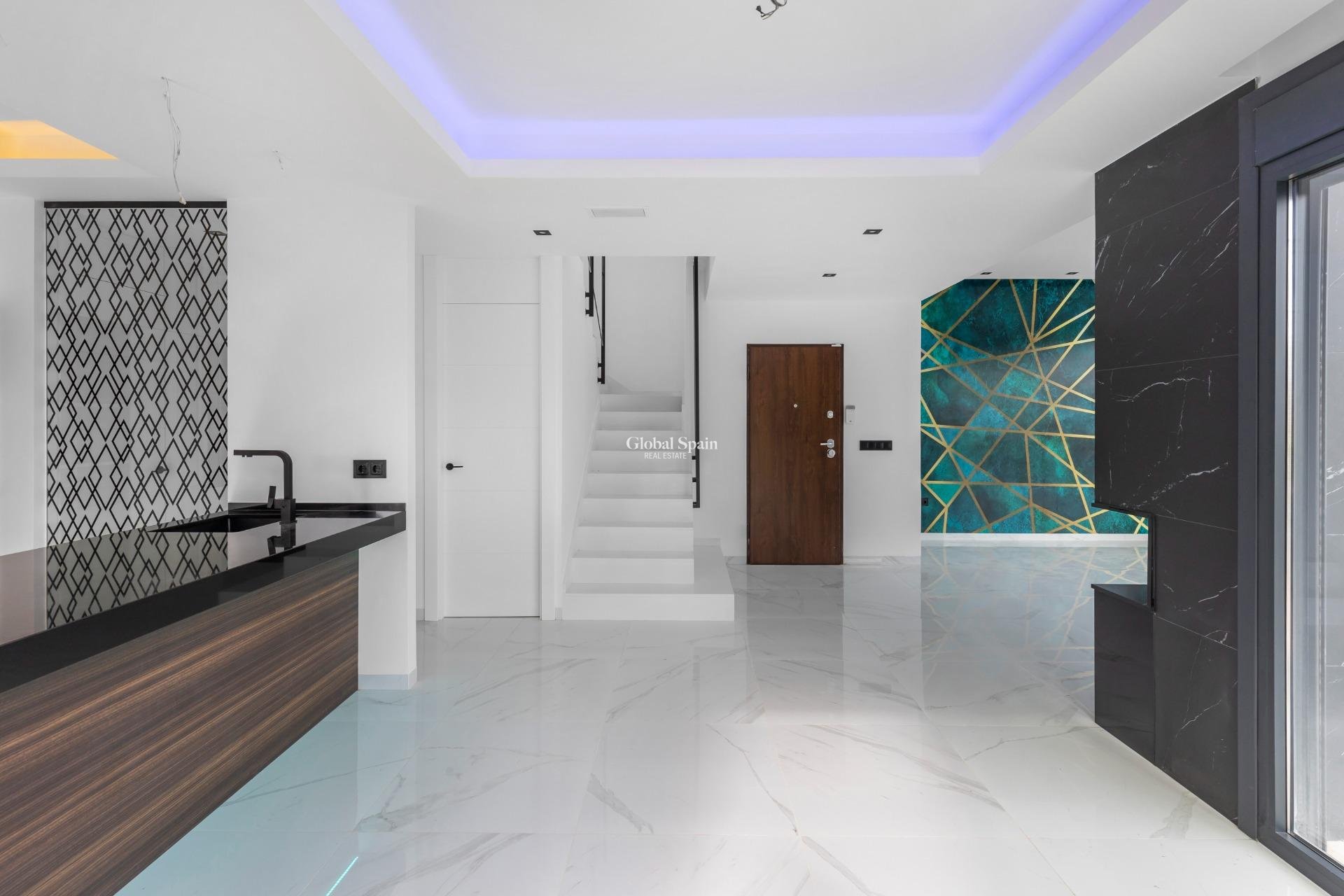 Wederverkoop - VILLA -
TORREVIEJA - Torreta Florida