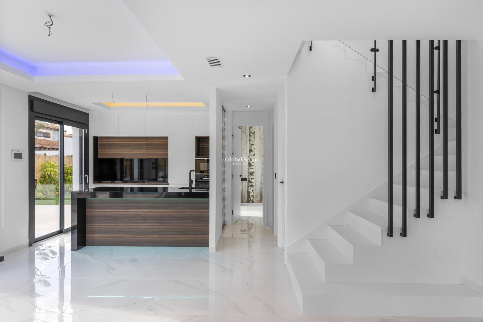 Wederverkoop - VILLA -
TORREVIEJA - Torreta Florida