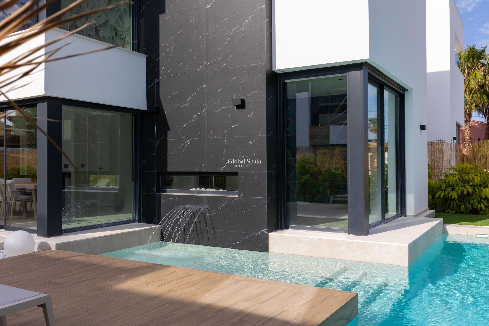 Wederverkoop - VILLA -
TORREVIEJA - Torreta Florida