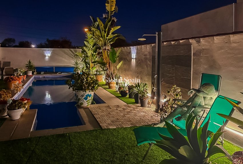 Wederverkoop - VILLA -
TORREVIEJA - Torreta - Florida