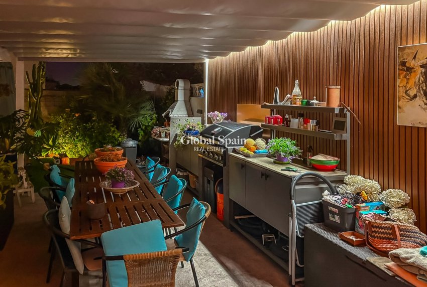 Wederverkoop - VILLA -
TORREVIEJA - Torreta - Florida