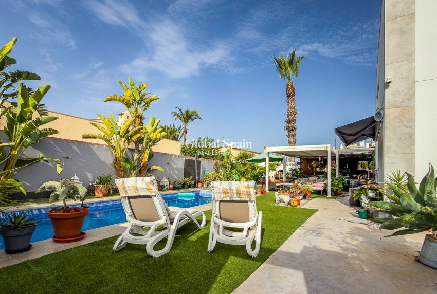 Wederverkoop - VILLA -
TORREVIEJA - Torreta - Florida