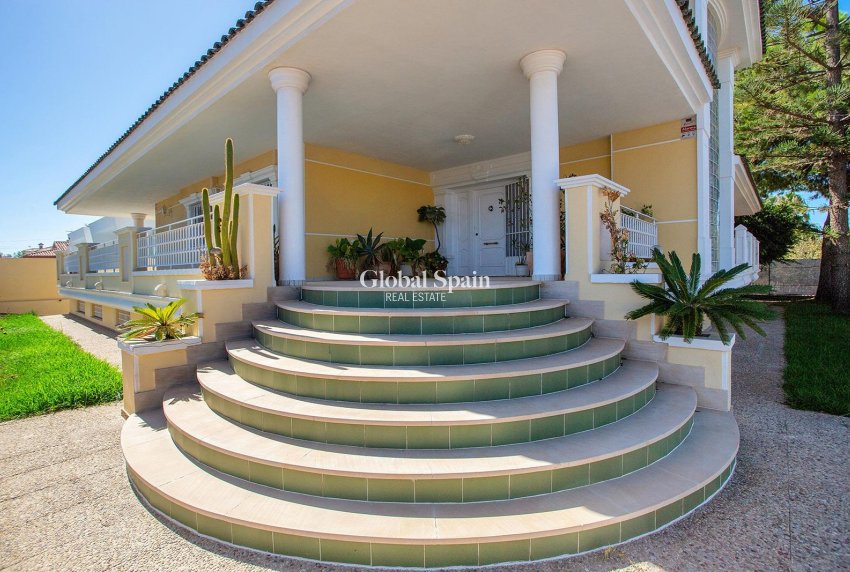 Wederverkoop - VILLA -
TORREVIEJA - Torreta florida