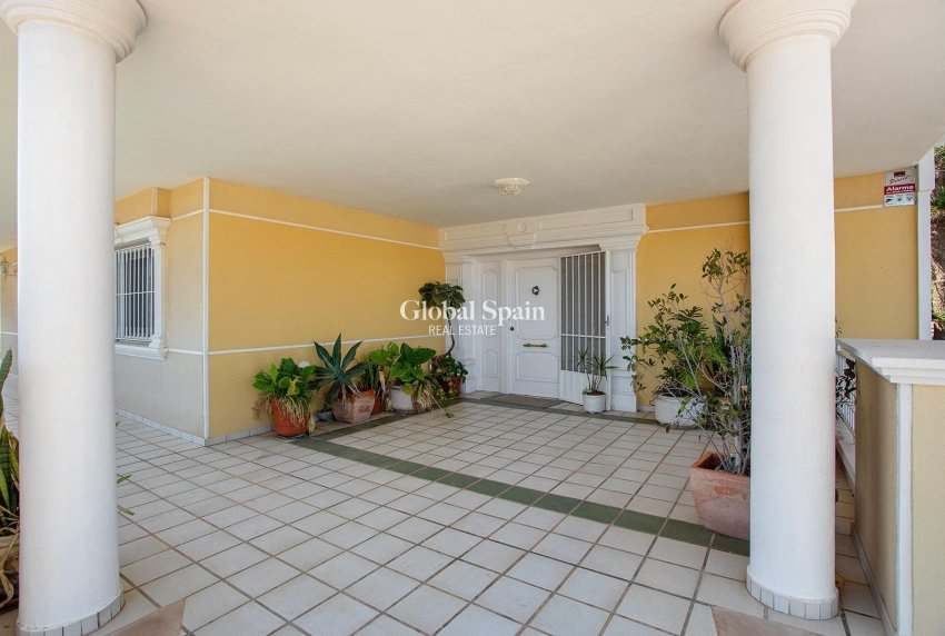 Wederverkoop - VILLA -
TORREVIEJA - Torreta florida