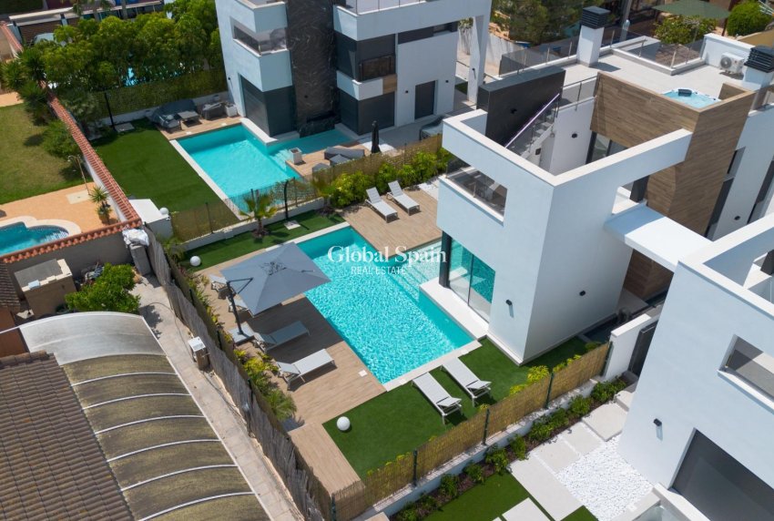 Wederverkoop - VILLA -
TORREVIEJA - Torreta Florida