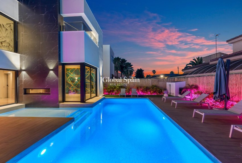 Wederverkoop - VILLA -
TORREVIEJA - Torreta Florida