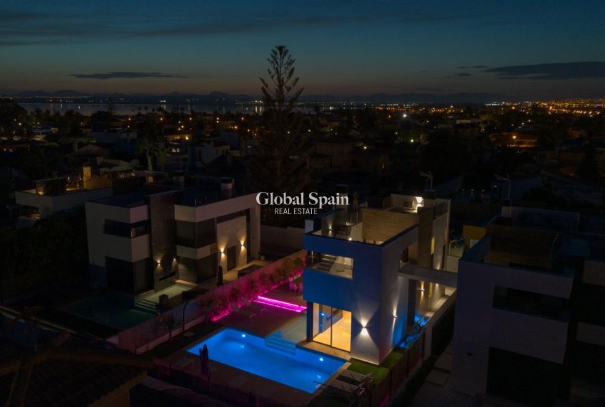Wederverkoop - VILLA -
TORREVIEJA - Torreta Florida