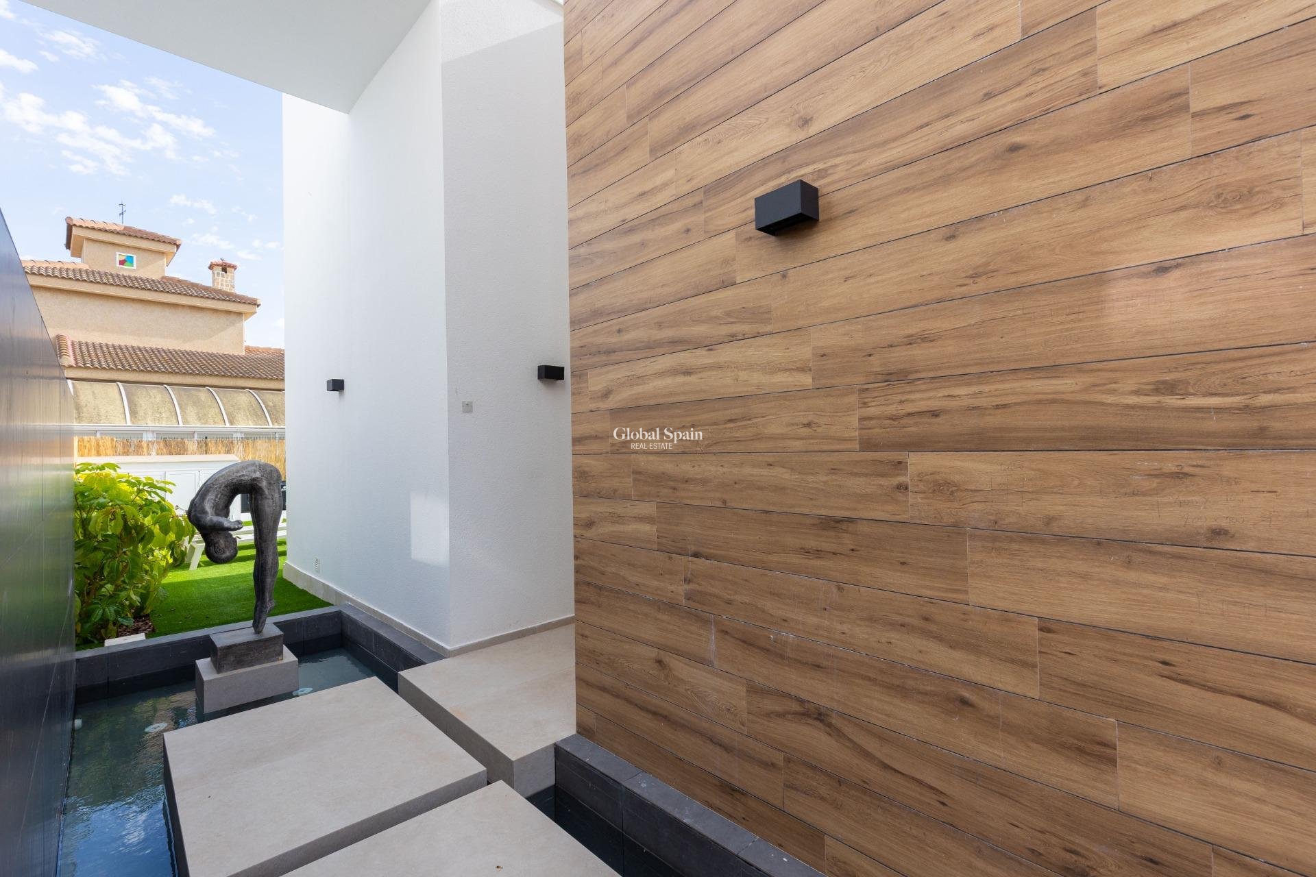Wederverkoop - VILLA -
TORREVIEJA - Torreta Florida