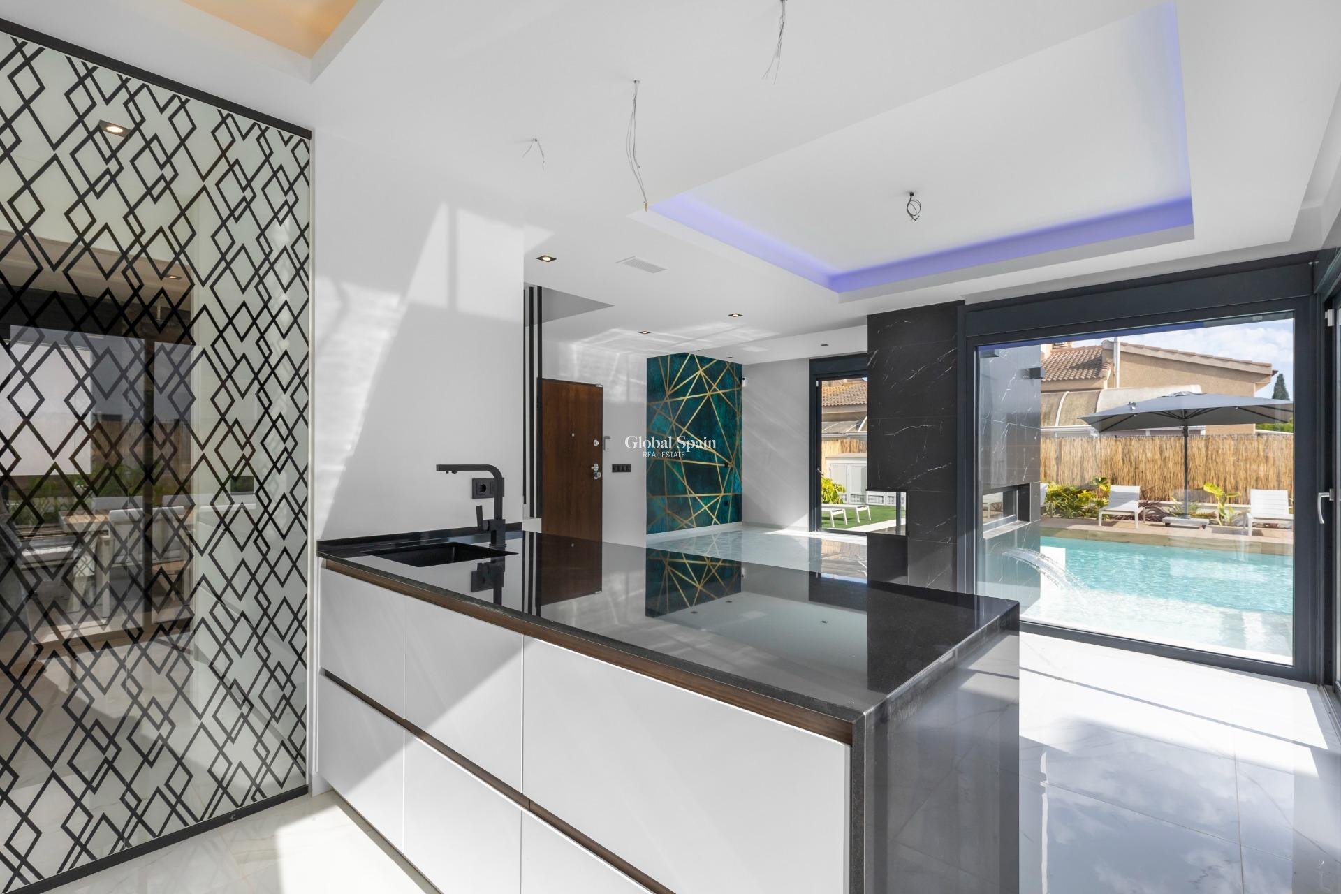 Wederverkoop - VILLA -
TORREVIEJA - Torreta Florida