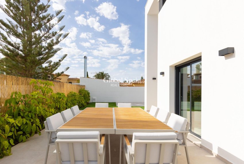Wederverkoop - VILLA -
TORREVIEJA - Torreta Florida