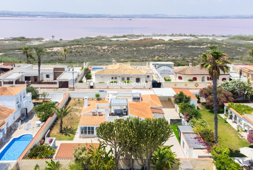 Wederverkoop - VILLA -
TORREVIEJA - Torreta