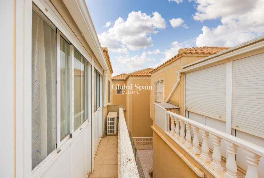 Wederverkoop - VILLA -
TORREVIEJA - Torretas