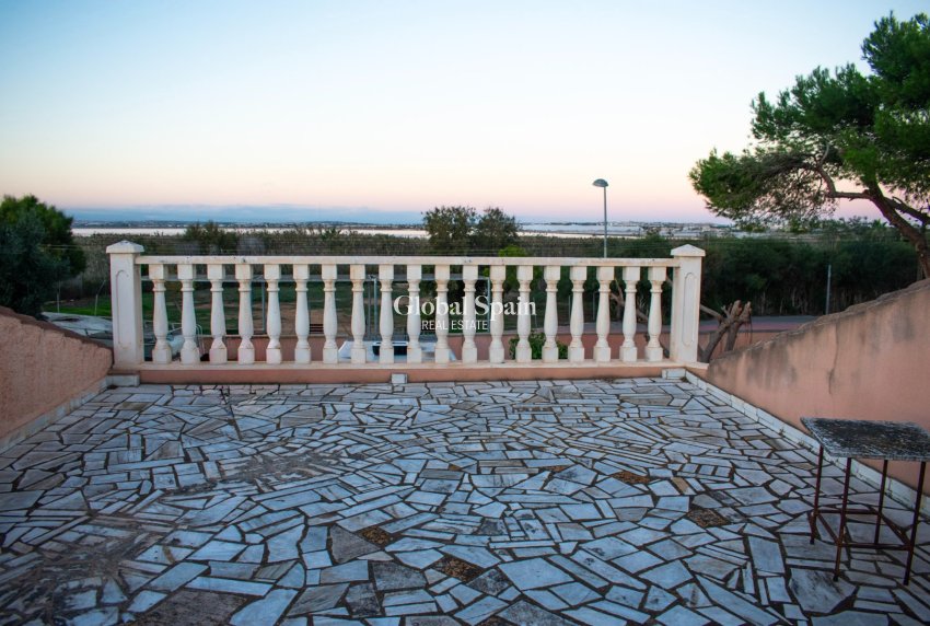 Wederverkoop - VILLA -
TORREVIEJA - Torrevieja