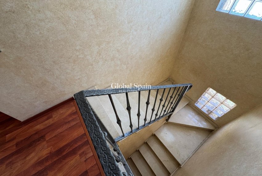 Wederverkoop - VILLA -
TORREVIEJA - Zona Los Frutales