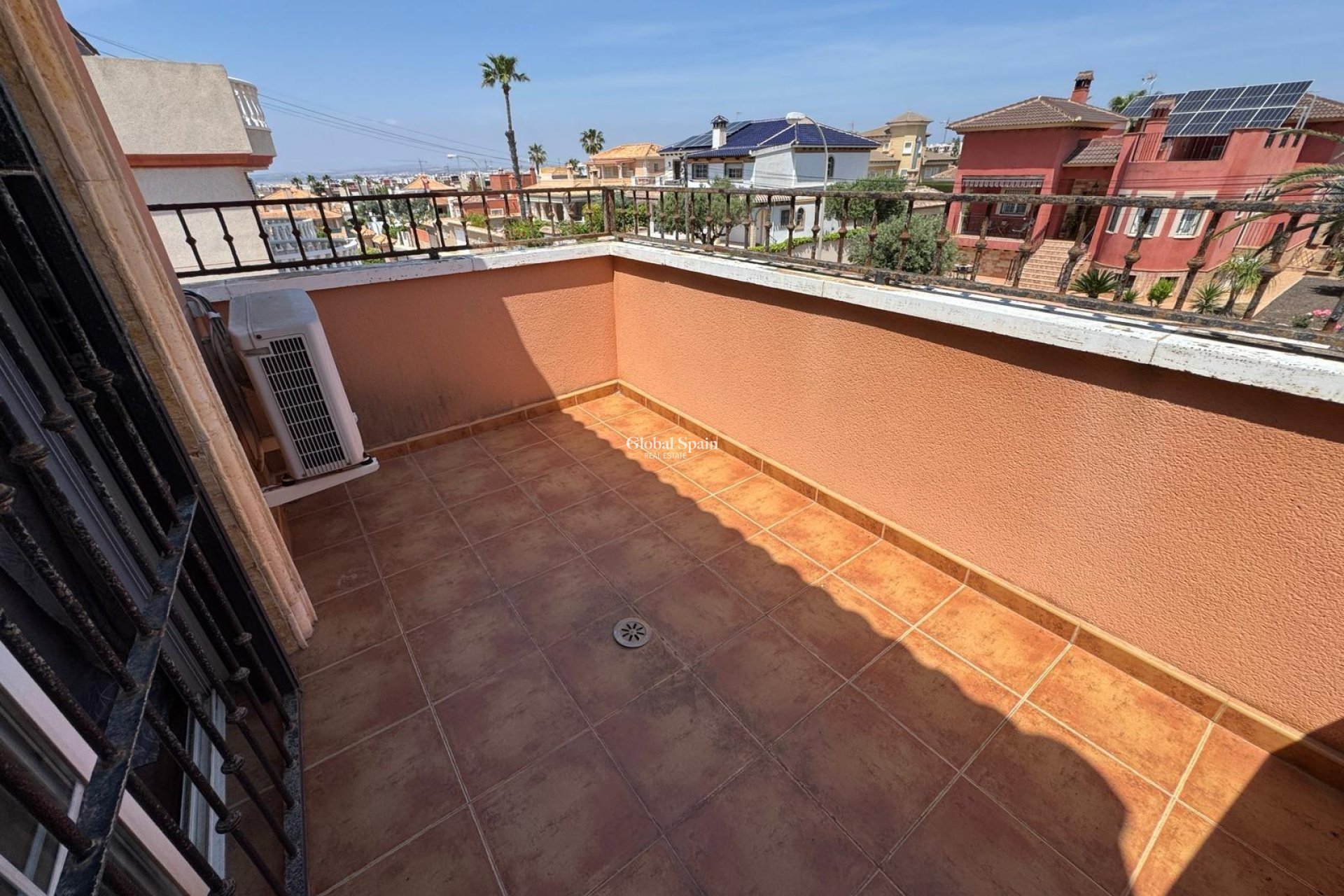 Wederverkoop - VILLA -
TORREVIEJA - Zona Los Frutales