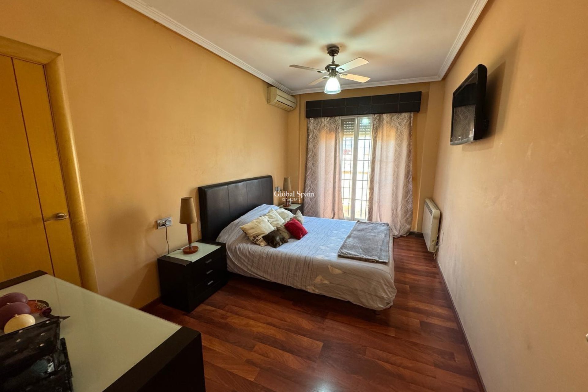 Wederverkoop - VILLA -
TORREVIEJA - Zona Los Frutales