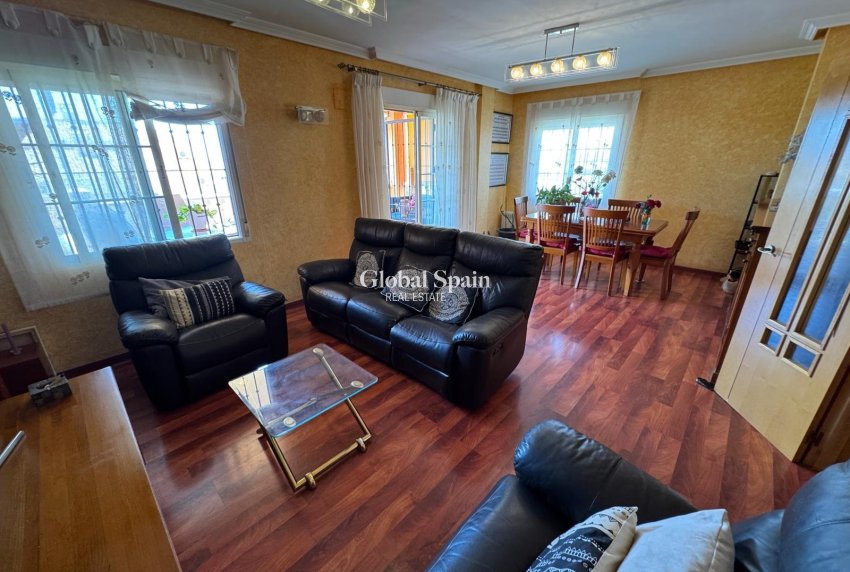 Wederverkoop - VILLA -
TORREVIEJA - Zona Los Frutales