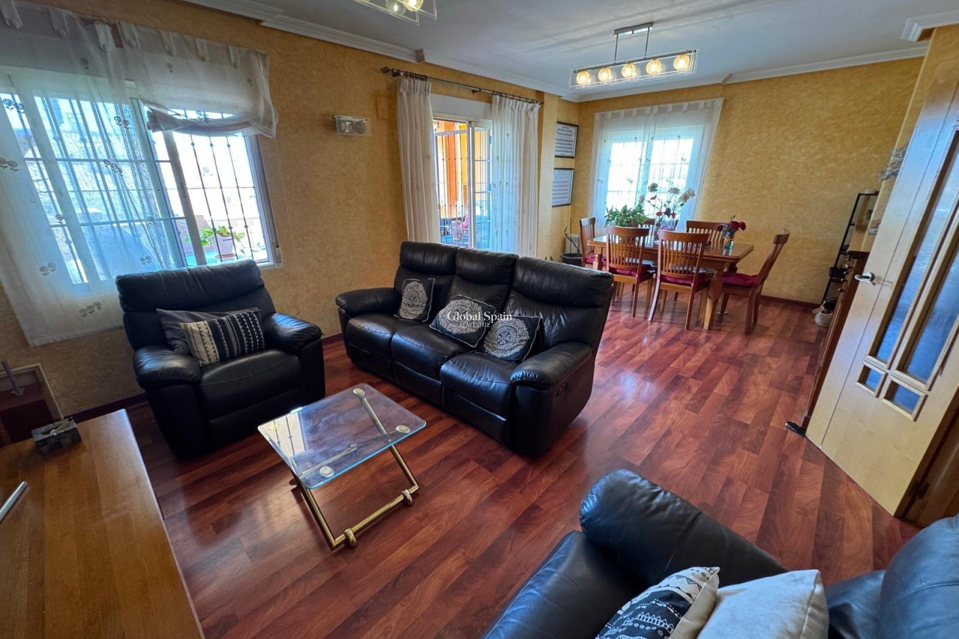 Wederverkoop - VILLA -
TORREVIEJA - Zona Los Frutales