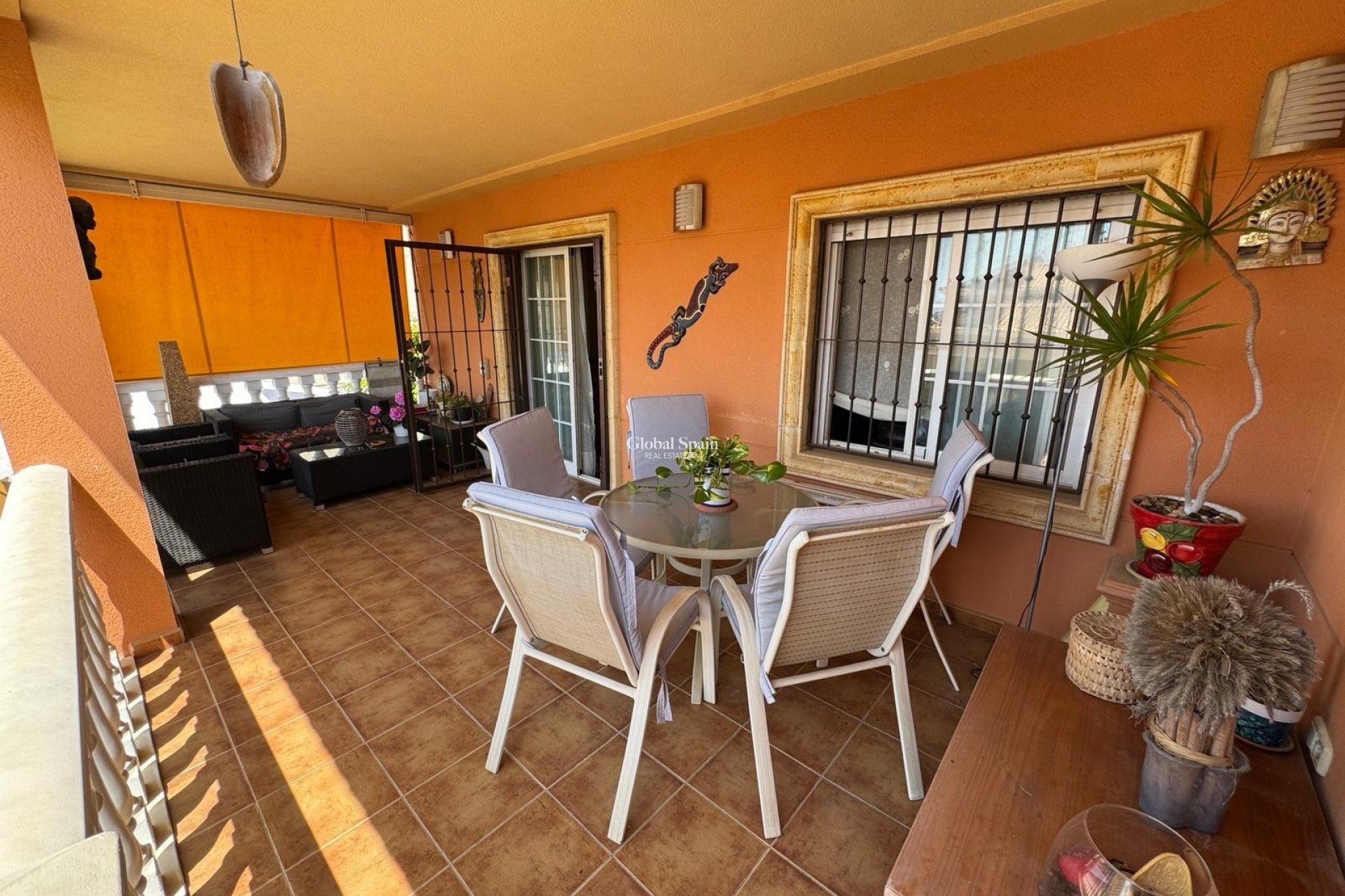 Wederverkoop - VILLA -
TORREVIEJA - Zona Los Frutales