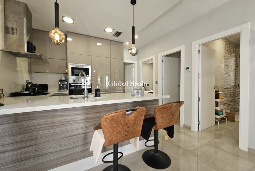 Wederverkoop - VILLA -
VILLAMARTÍN - Costa Blanca