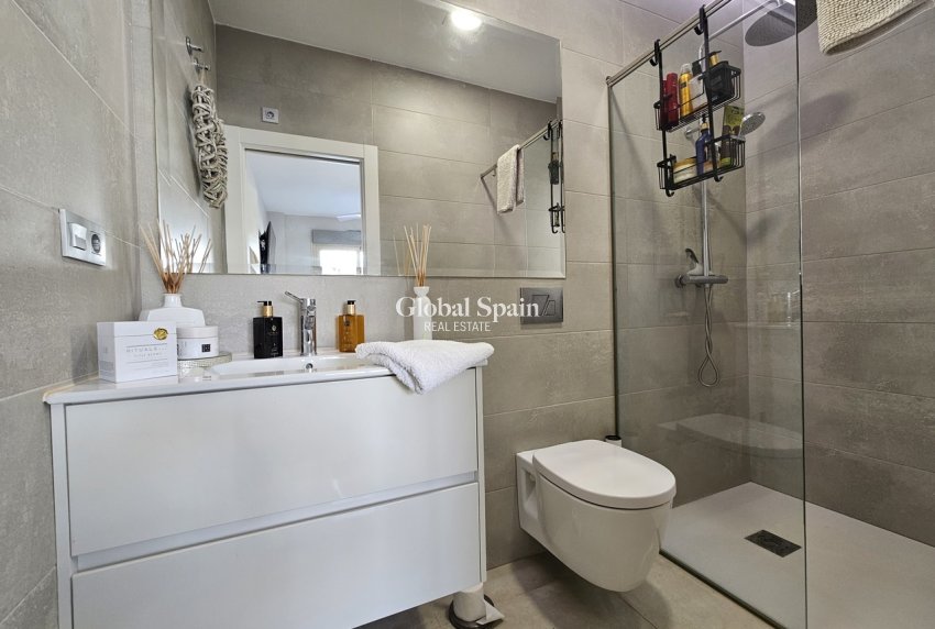 Wederverkoop - VILLA -
VILLAMARTÍN - Costa Blanca