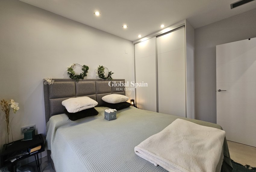 Wederverkoop - VILLA -
VILLAMARTÍN - Costa Blanca