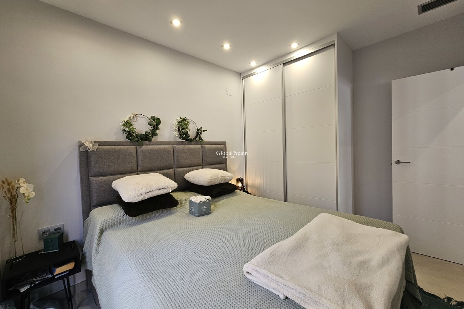 Wederverkoop - VILLA -
VILLAMARTÍN - Costa Blanca