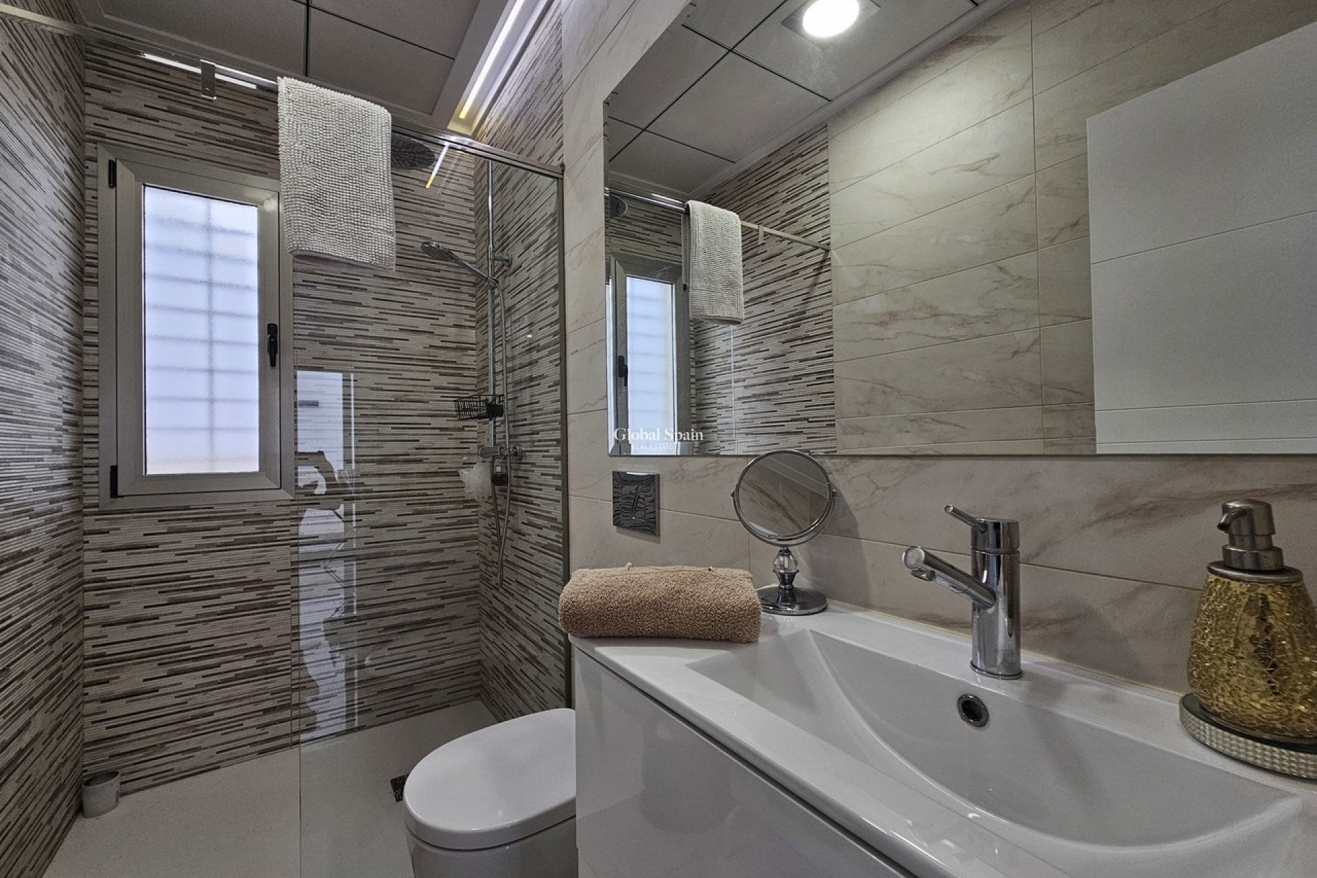 Wederverkoop - VILLA -
VILLAMARTÍN - Costa Blanca