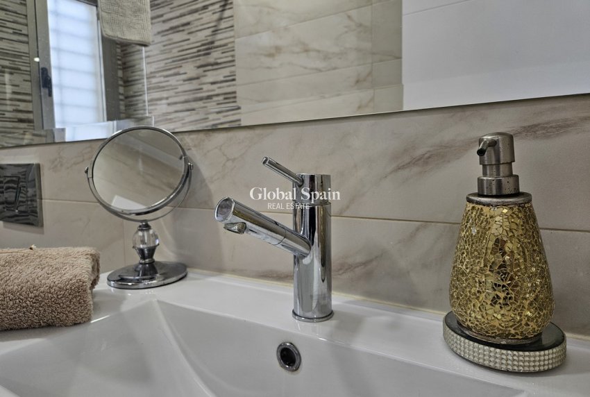 Wederverkoop - VILLA -
VILLAMARTÍN - Costa Blanca