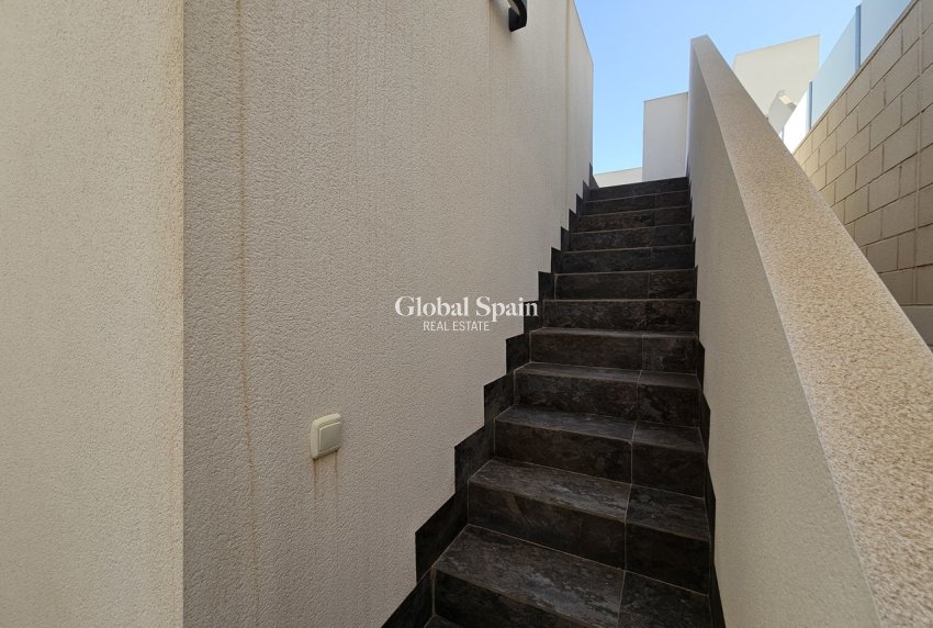 Wederverkoop - VILLA -
VILLAMARTÍN - Costa Blanca