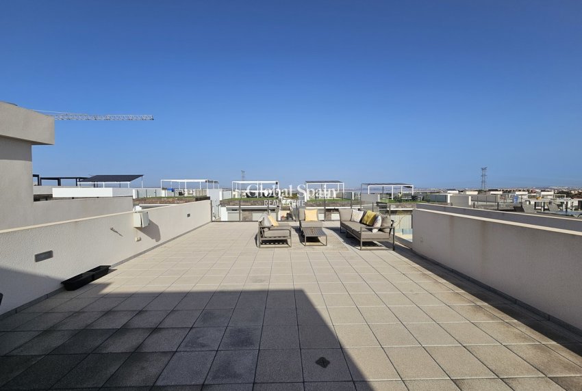 Wederverkoop - VILLA -
VILLAMARTÍN - Costa Blanca