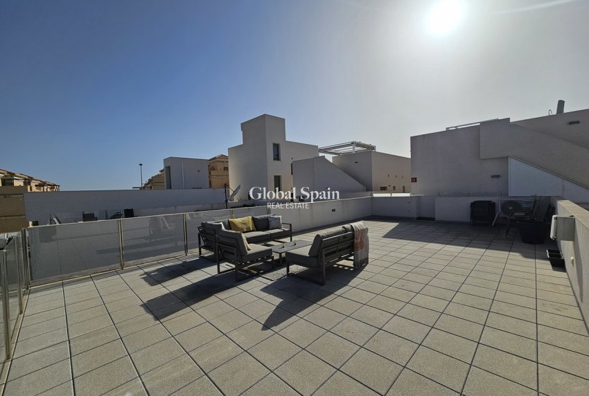 Wederverkoop - VILLA -
VILLAMARTÍN - Costa Blanca