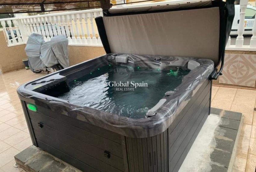 Wederverkoop - VILLA -
VILLAMARTÍN - Costa Blanca