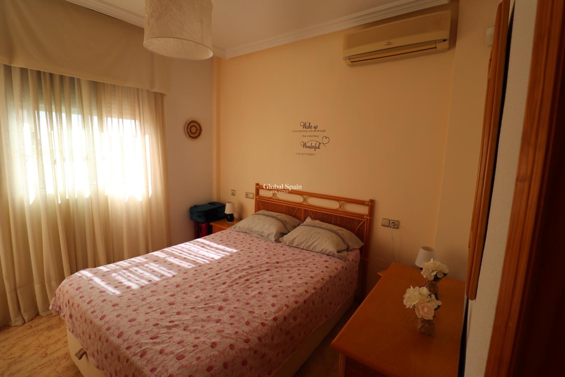 Wederverkoop - VILLA -
VILLAMARTÍN - Costa Blanca