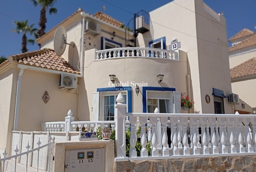 Wederverkoop - VILLA -
VILLAMARTÍN - Costa Blanca