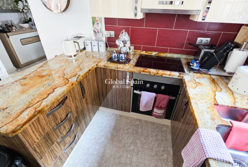 Wederverkoop - VILLA -
VILLAMARTÍN - Costa Blanca