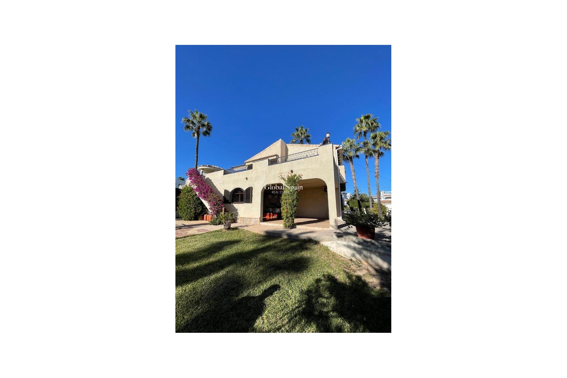 Wederverkoop - VILLA -
VILLAMARTÍN - Costa Blanca