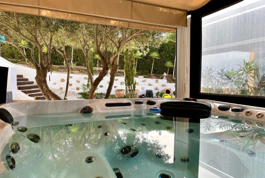 Wederverkoop - VILLA -
VILLAMARTÍN - Costa Blanca