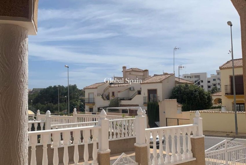 Wederverkoop - VILLA -
VILLAMARTÍN - Costa Blanca