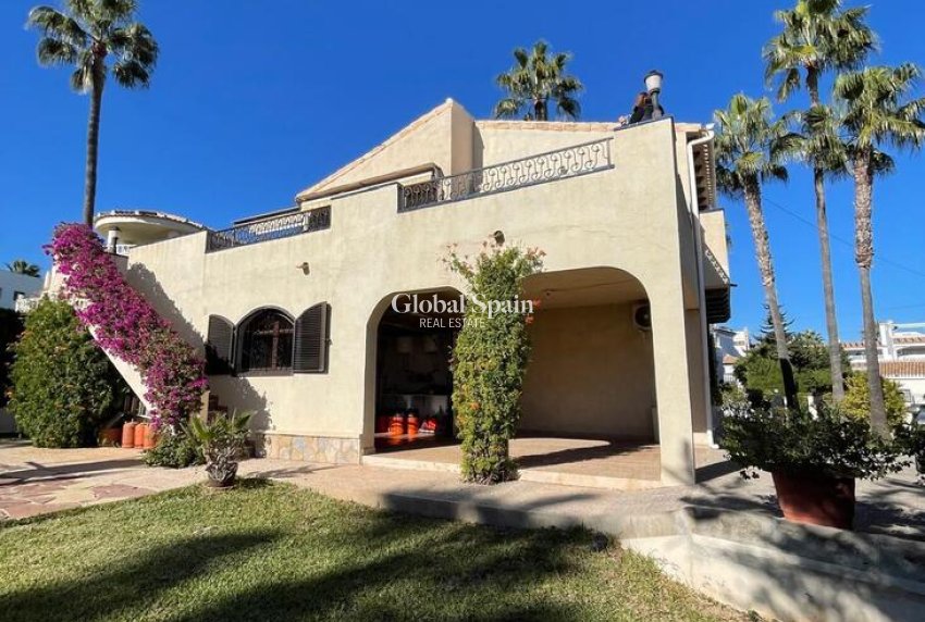 Wederverkoop - VILLA -
VILLAMARTÍN - Costa Blanca