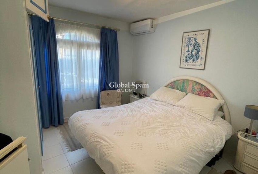 Wederverkoop - VILLA -
VILLAMARTÍN - Costa Blanca