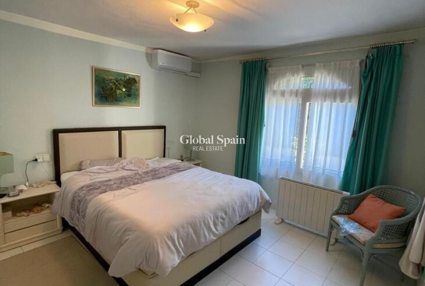 Wederverkoop - VILLA -
VILLAMARTÍN - Costa Blanca