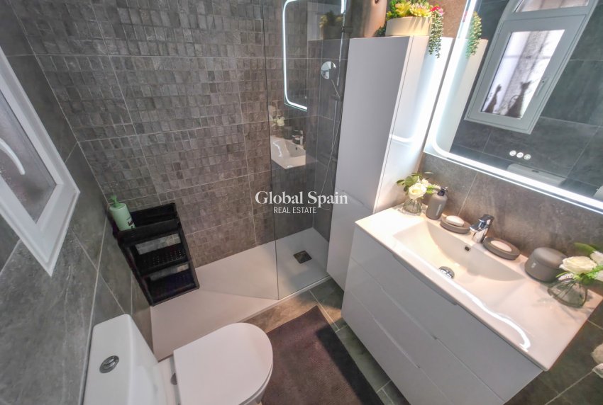 Wederverkoop - VILLA -
VILLAMARTÍN - Costa Blanca