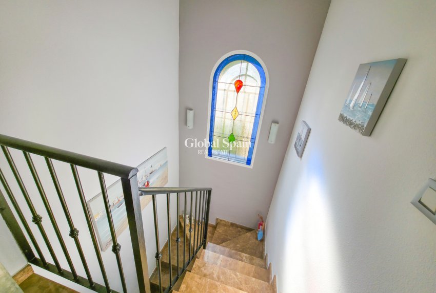 Wederverkoop - VILLA -
VILLAMARTÍN - Costa Blanca