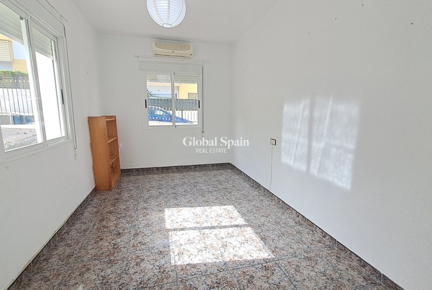 Wederverkoop - VILLA -
VILLAMARTÍN - Costa Blanca