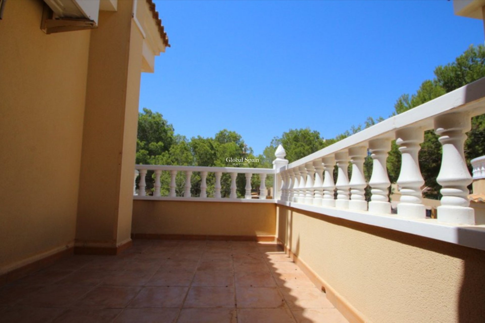 Wederverkoop - VILLA -
VILLAMARTÍN - Costa Blanca