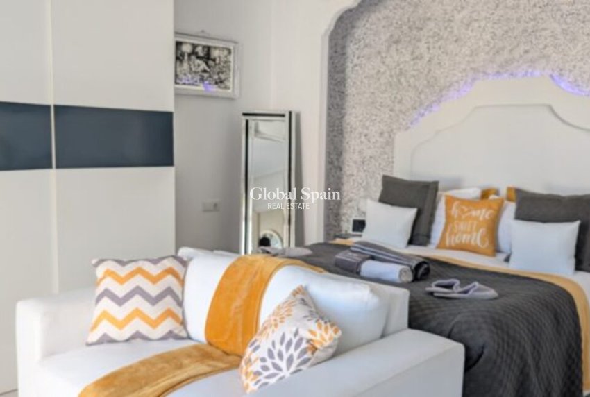 Wederverkoop - VILLA -
VILLAMARTÍN - Costa Blanca