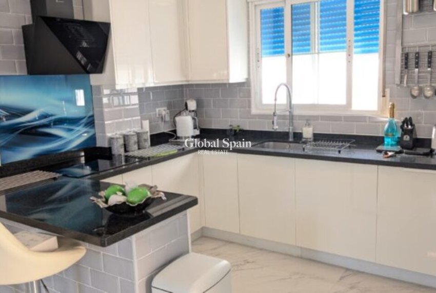 Wederverkoop - VILLA -
VILLAMARTÍN - Costa Blanca