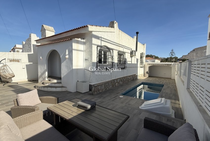 Wederverkoop - VILLA -
VILLAMARTÍN - Costa Blanca